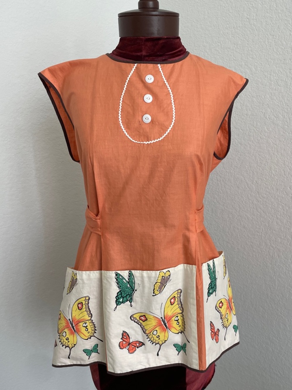 Vintage 1940’s original Apron! Excellent condition!